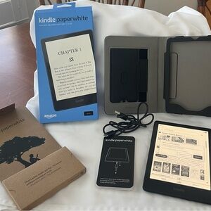 Kindle paper white 8 GB with case